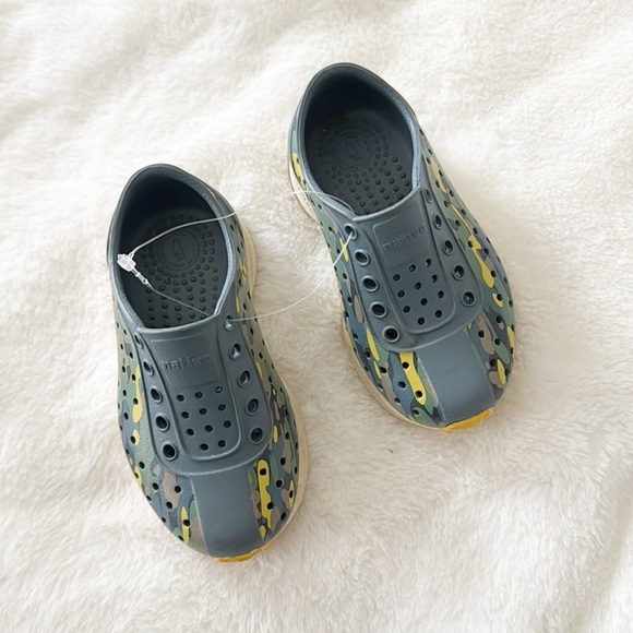 Native Shoes Kids Robbie Sugarlite camo print Shoes Cut-Out Slip-On Style - Picture 1 of 6